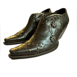 BCBGirls 7.5 Y2K leather western booties, whip stitch, embroidered dark brown
